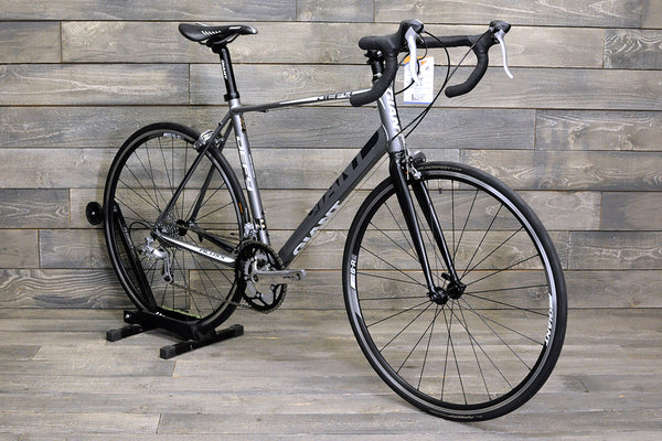 Giant defy 5 store road bike