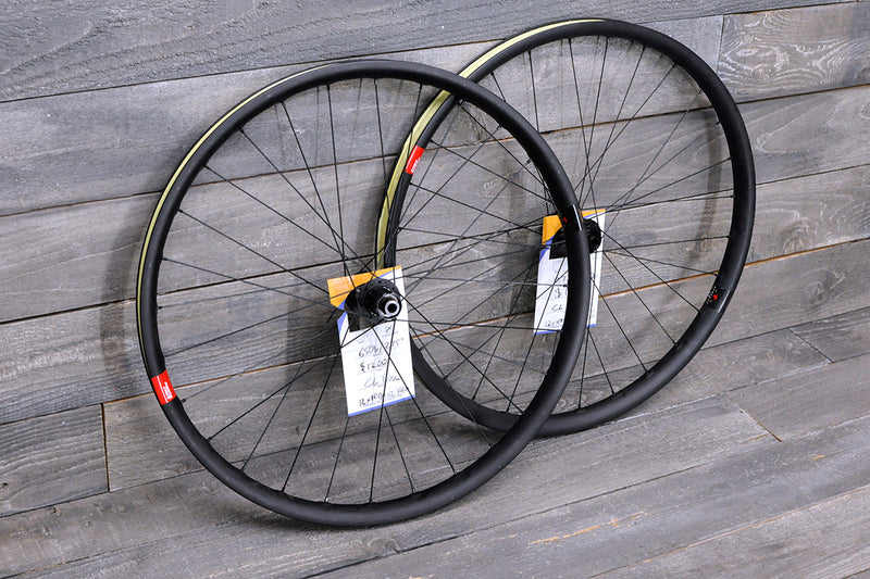 DT Swiss 350 - Reserve 27 650b/27.5" Carbon Wheelset